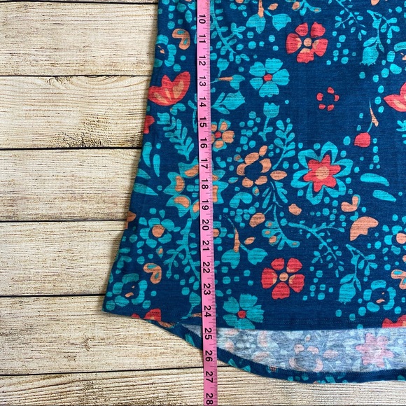 LulaRoe Simply Comfortable Floral Short Sleeve Top - Picture 7 of 8